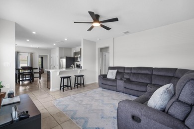 Welcome to your new home in the desirable Avalon Crossing - photo 11
