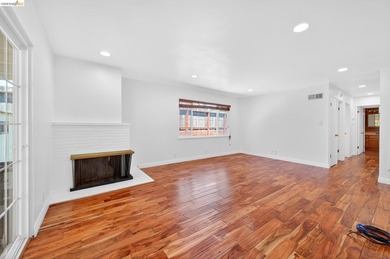 Welcome to 3 Bergwall Way, a lovingly maintained single-story - photo 12