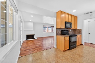 Welcome to 3 Bergwall Way, a lovingly maintained single-story - photo 17