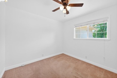 Welcome to 3 Bergwall Way, a lovingly maintained single-story - photo 18
