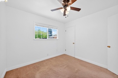 Welcome to 3 Bergwall Way, a lovingly maintained single-story - photo 19