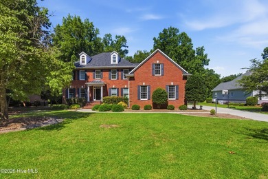Welcome to this sprawling Trent Woods, all-brick, 5-bedroom - photo 9