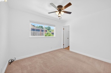 Welcome to 3 Bergwall Way, a lovingly maintained single-story - photo 21