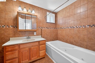 Welcome to 3 Bergwall Way, a lovingly maintained single-story - photo 30