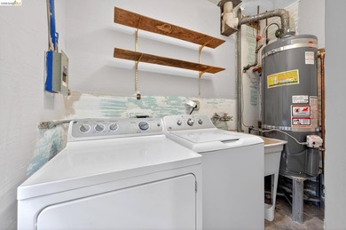 Welcome to 3 Bergwall Way, a lovingly maintained single-story - photo 35