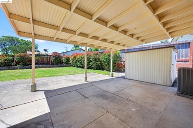 Welcome to 3 Bergwall Way, a lovingly maintained single-story - photo 36