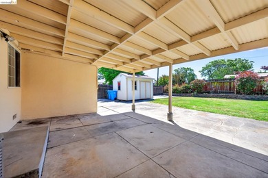 Welcome to 3 Bergwall Way, a lovingly maintained single-story - photo 37