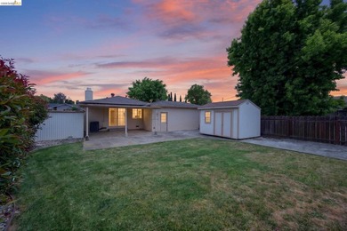 Welcome to 3 Bergwall Way, a lovingly maintained single-story - photo 41