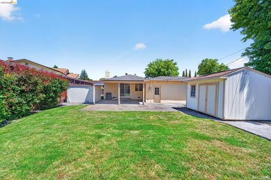 Welcome to 3 Bergwall Way, a lovingly maintained single-story - photo 42