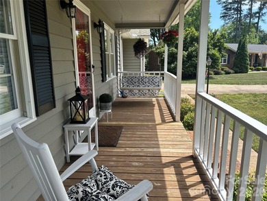This beautiful Milford Knoll home is tucked away with a - photo 4