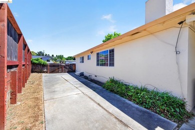 Welcome to 3 Bergwall Way, a lovingly maintained single-story - photo 45