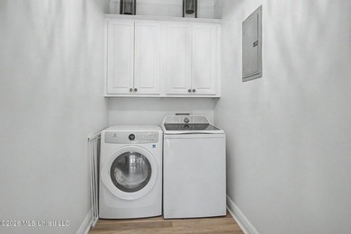 Rare find in the desirable Stanton Place, situated on a corner - photo 12