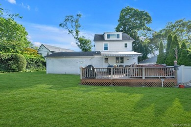Experience refined Great Neck living in this beautifully - photo 16