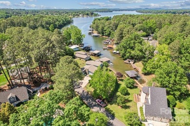 PRICE REDUCED!! Beautiful Lake Tillery home located in a - photo 2
