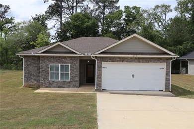 Discover an exceptional lifestyle opportunity in Eufaula, where - photo 1