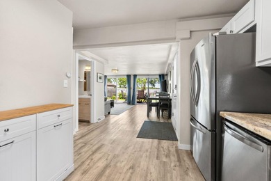 Enjoy the beautiful views of Lake Butte Des Morts from this - photo 13