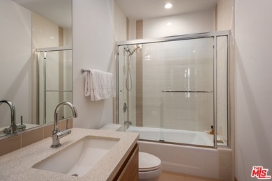 3 Blocks from the beach in the Luxury Latitude 33 Sky Building - photo 14