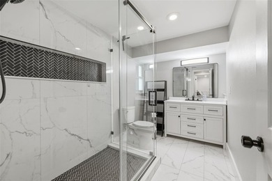 Welcome to this beautifully renovated Carrollwood pool home - photo 17