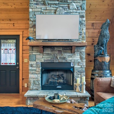 Escape to the Blue Ridge Mountains in the cabin retreat you've - photo 4