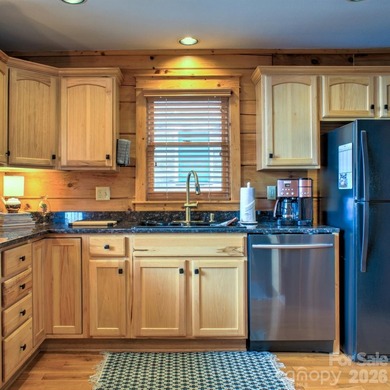 Escape to the Blue Ridge Mountains in the cabin retreat you've - photo 7