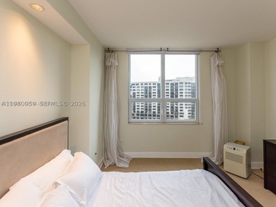 Beautiful apartment located at exclusive Brickell Key Island - photo 10