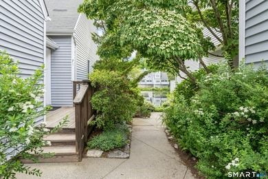 Rare opportunity to experience refined living in this unique - photo 2