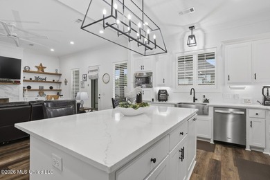Stunning, like brand new home in Lake Caroline! This lovely Home - photo 12