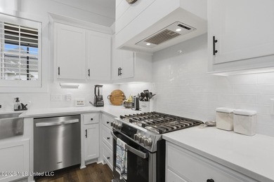 Stunning, like brand new home in Lake Caroline! This lovely Home - photo 14