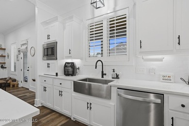 Stunning, like brand new home in Lake Caroline! This lovely Home - photo 15