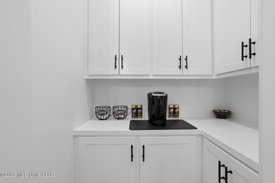 Stunning, like brand new home in Lake Caroline! This lovely Home - photo 17