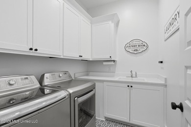 Stunning, like brand new home in Lake Caroline! This lovely Home - photo 30