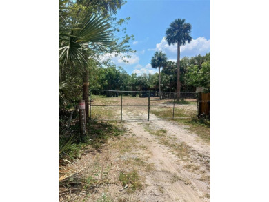 Lake Acreage For Sale in Geneva, Florida