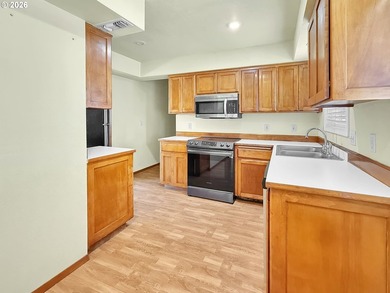 Conveniently located in an established Brookings neighborhood - photo 4