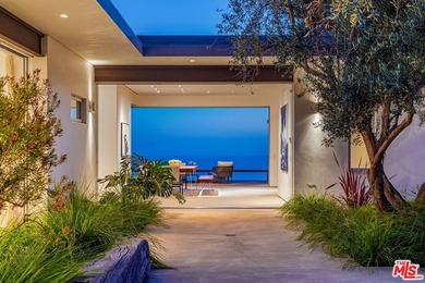 Mid-century modern elegance blends perfectly with 21st-century - photo 2