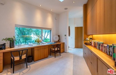 Mid-century modern elegance blends perfectly with 21st-century - photo 9