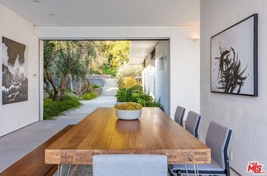 Mid-century modern elegance blends perfectly with 21st-century - photo 10