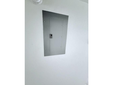Welcome to this charming two-bedroom, one-and-a-half-bath - photo 20