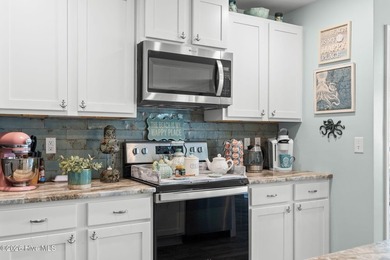 This immaculate, one-level coastal home sits on an oversized lot - photo 8