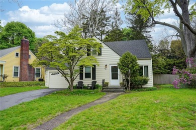 Updated Cape Cod in the highly sought-after Cobb's Hill - photo 1