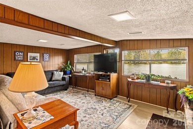 True Fisherman's cottage with unbelievable water frontage and - photo 13