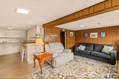 True Fisherman's cottage with unbelievable water frontage and - photo 14