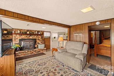 True Fisherman's cottage with unbelievable water frontage and - photo 15