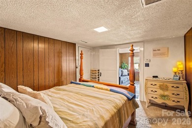 True Fisherman's cottage with unbelievable water frontage and - photo 16