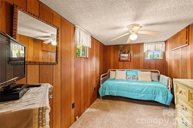 True Fisherman's cottage with unbelievable water frontage and - photo 17