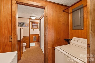 True Fisherman's cottage with unbelievable water frontage and - photo 18