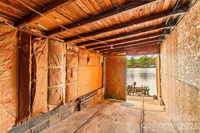 True Fisherman's cottage with unbelievable water frontage and - photo 20