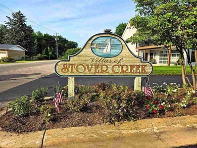 Enjoy convenient one-floor living in this recently renovated - photo 1