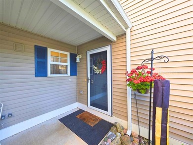 Enjoy convenient one-floor living in this recently renovated - photo 2