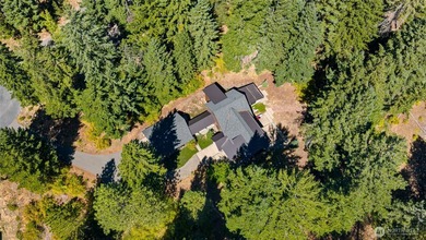 Escape to a refined mountain retreat in the private community of - photo 39