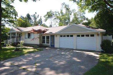 Presenting a spacious 3+ bedroom, 2 bathroom ranch home, ideally - photo 2
